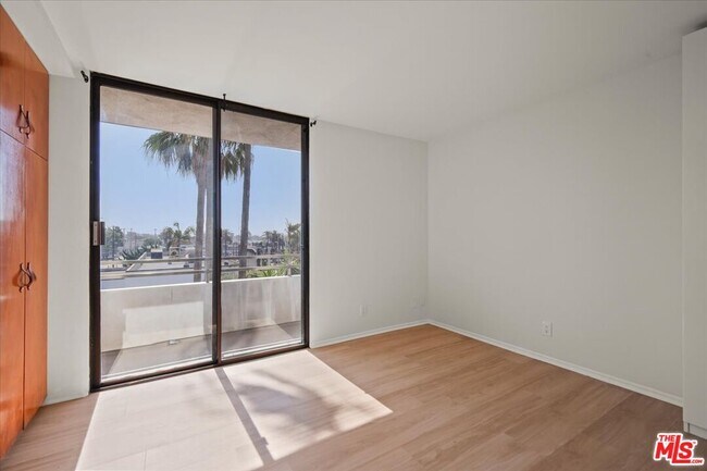 Building Photo - 15480 Antioch St