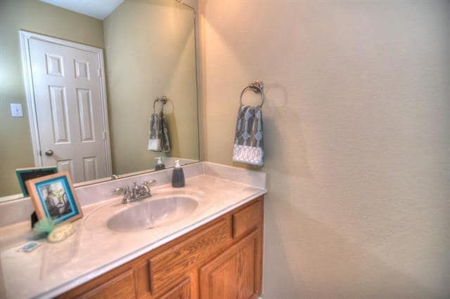 Building Photo - 9400 Woodhurst Dr