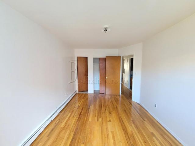 Building Photo - 3 bedroom in ASTORIA NY 11103