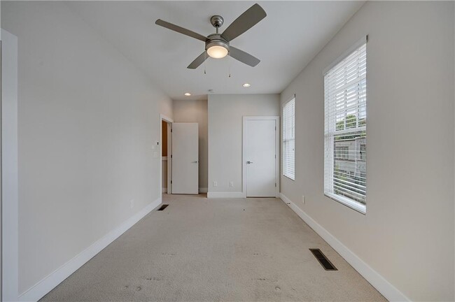 Building Photo - 733 Taylor Ct