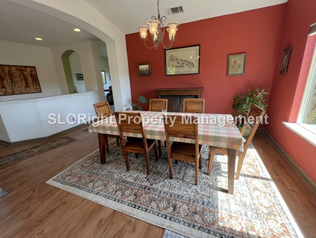 Building Photo - AVAILABLE AUGUST - Gorgeous 3 Bedroom Paso Robles Home