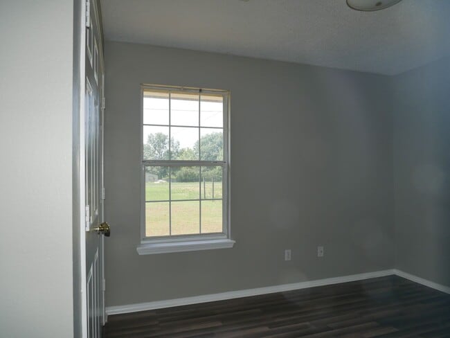 Building Photo - Allynne Ct Duplex