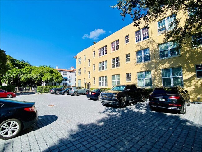 Building Photo - 3224 Biscayne Blvd