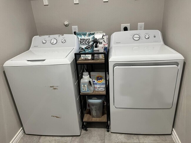 Building Photo - 7742 Lariat Toss Dr