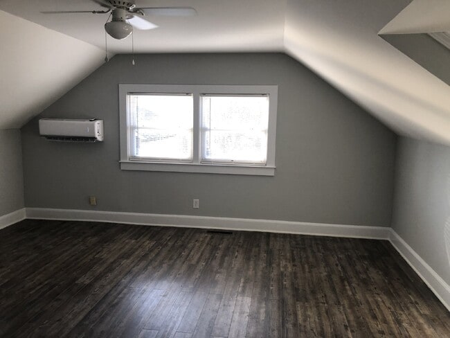 Building Photo - 1090 Brown Ave