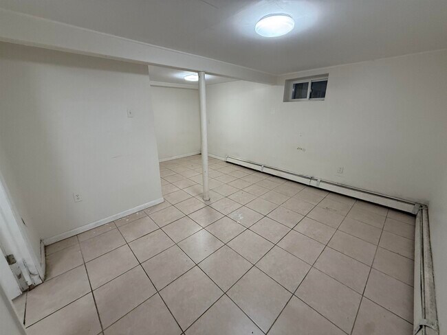 Building Photo - 36 W 9th St