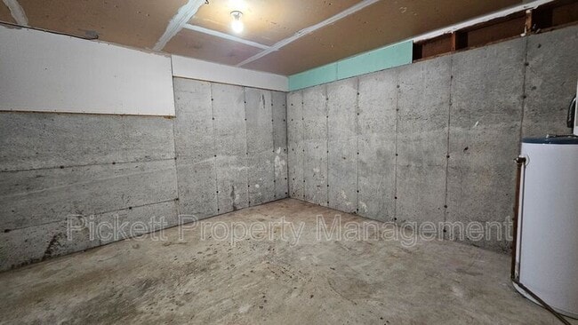 Building Photo - 1155 Silverleaf Ct E