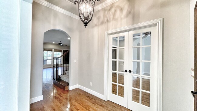 Building Photo - 1501 NE Greenbrier Ct