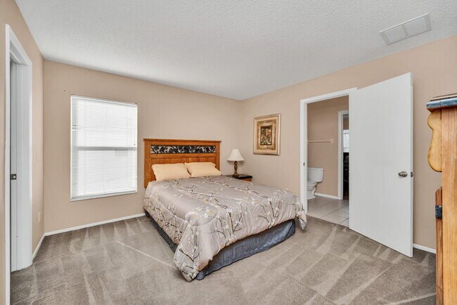 Building Photo - Partially Furnished 6 bedroom/5 Bath home
