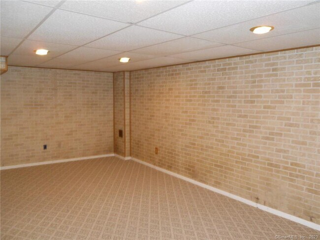Building Photo - 525 Cypress Rd