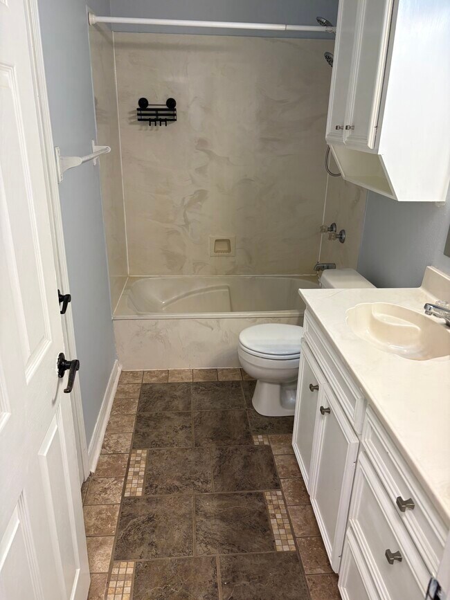 Building Photo - 5900 Clearview Cir