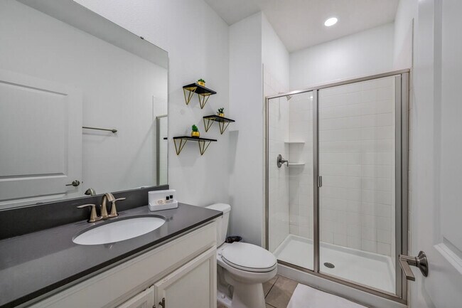 Building Photo - 5047 Windermere Ave