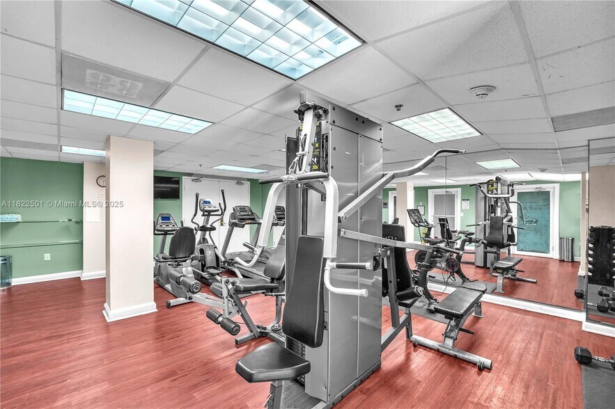 Building Photo - 2951 S Bayshore Dr