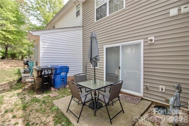 Building Photo - 137 Lynch Cir