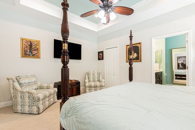 Building Photo - Seasonal or Annual Luxury Home With Pool i...