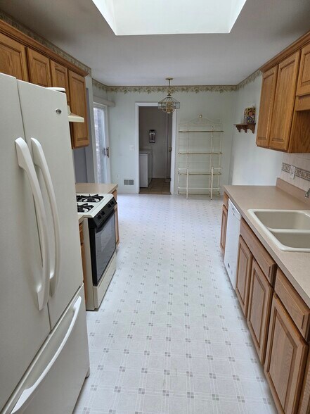 Building Photo - 59025 Golden Oak Ct