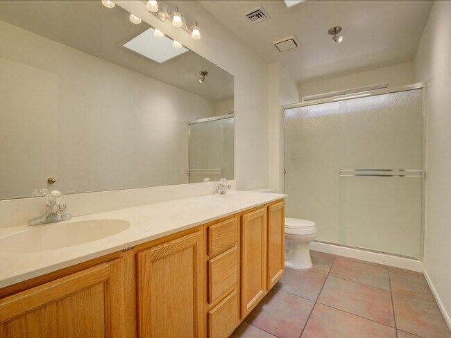 Building Photo - 3 Bed/2 Bath- GREAT Location Near Downtown
