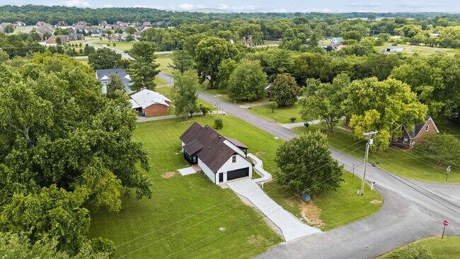 Building Photo - 112 Juniper Dr