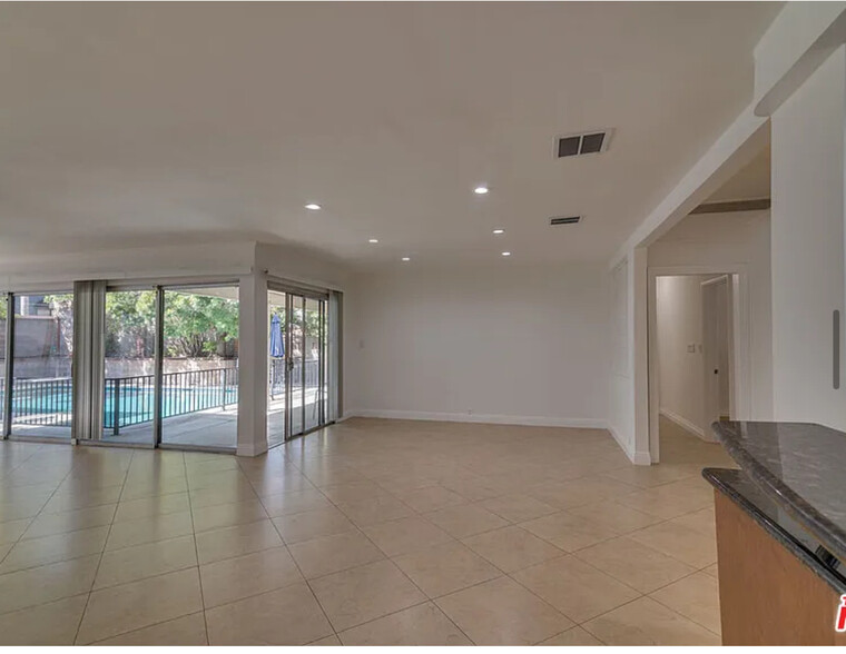 Building Photo - 4833 Alcove Ave