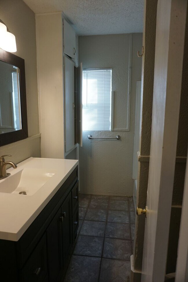 Building Photo - 3418 25th St