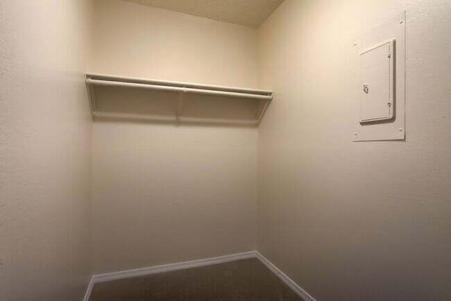 Building Photo - Cozy Studio Apartment — The Perfect Place to Call Home! Enjoy 1 Month FREE Rent!