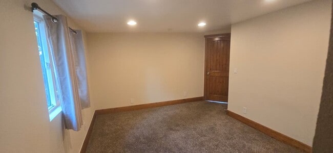Building Photo - 1325 Balsam Ave