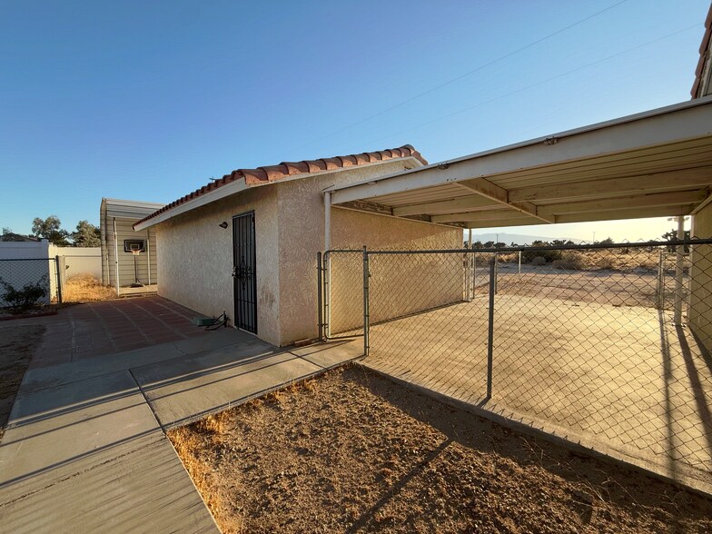 Building Photo - 7653 Phelan Rd