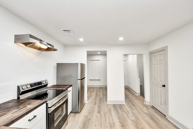 Building Photo - 2919 Rosedale St