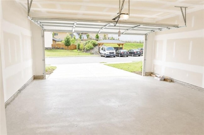 Building Photo - 79 Pineview Dr