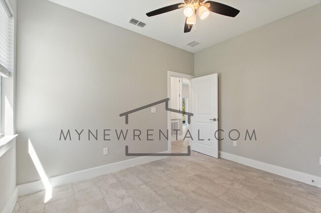 Building Photo - 3093 Spice Ln