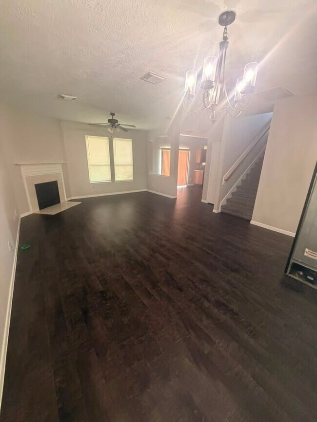Building Photo - 22018 Willow Shadows Dr