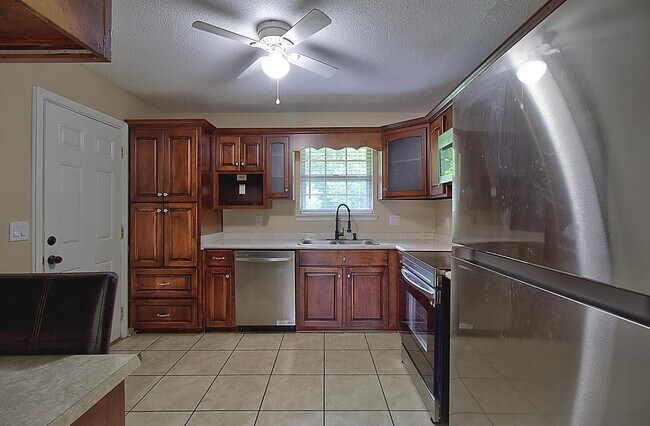 Building Photo - 815 Sagewood Dr