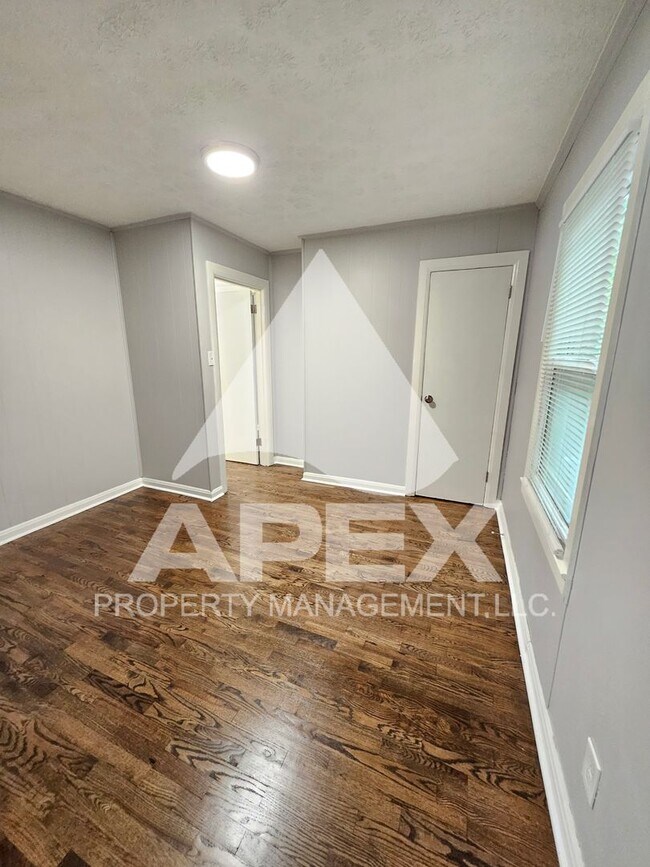 Building Photo - Craftsman Style 2 Bd 1- Ba Single Family Home with Bonus Rm and carport in North Knox!