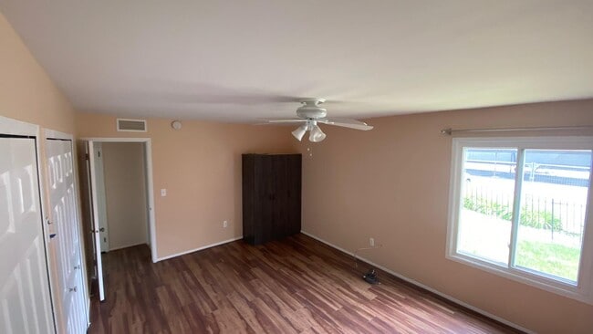 Building Photo - 30535 W 14 Mile Rd