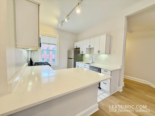 Building Photo - 1507 Vermont Ave NW