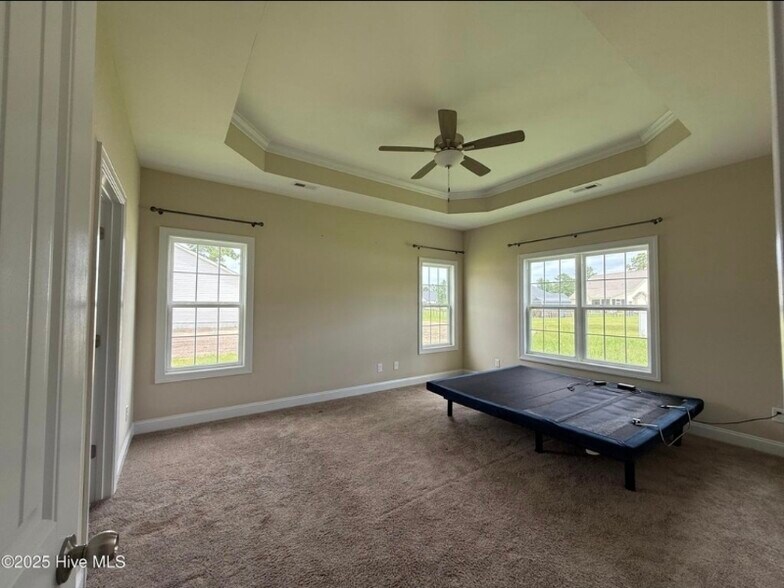 Building Photo - 174 Finch Ln
