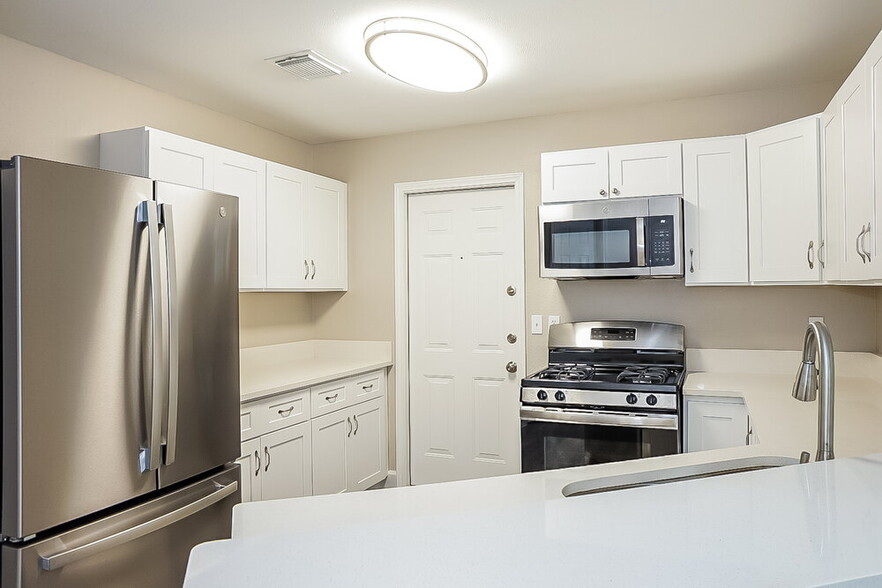 Building Photo - 10842 Riana Dr