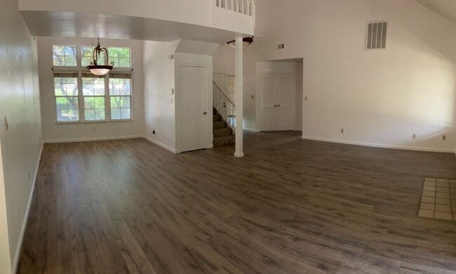 Building Photo - 2704 Snyder Ave