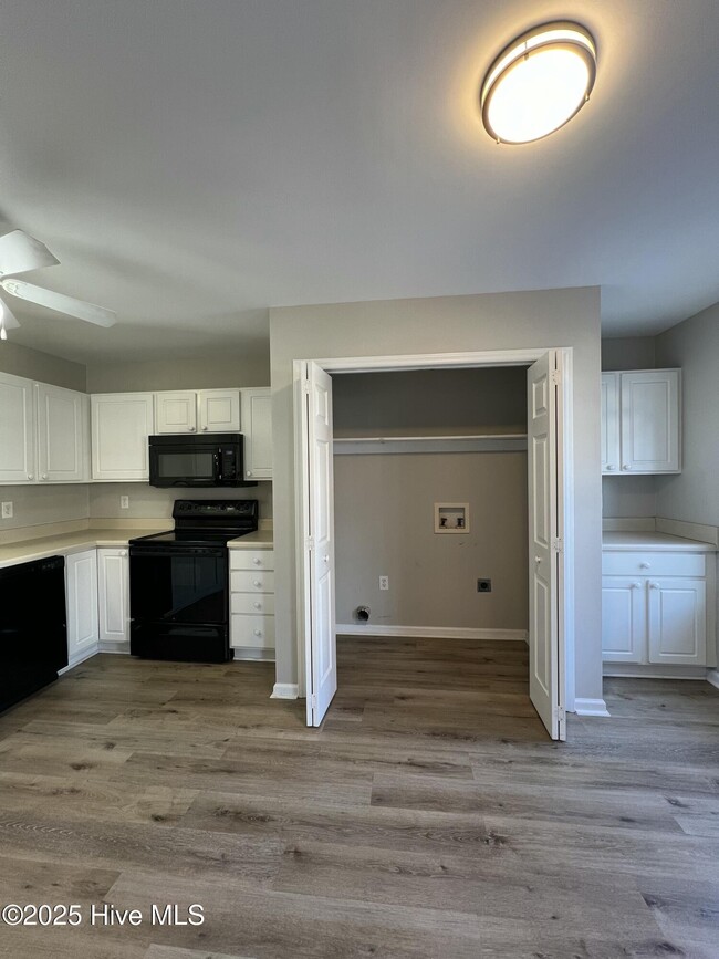 Building Photo - 4240 Williamsbrook Ln