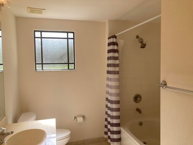 Building Photo - 3018 Alcazar Pl