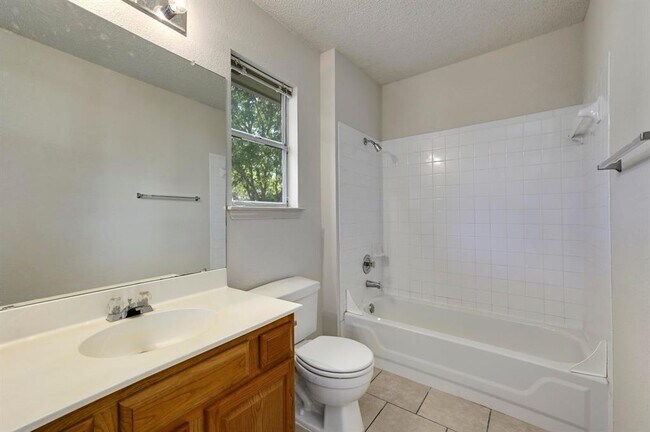 Building Photo - 9312 Silk Oak Cove