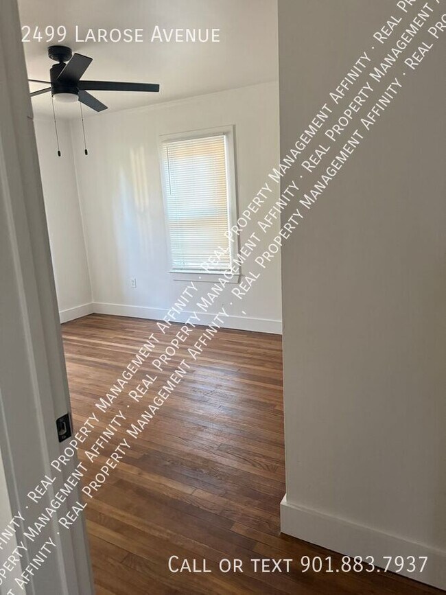 Building Photo - 2499 Larose Ave