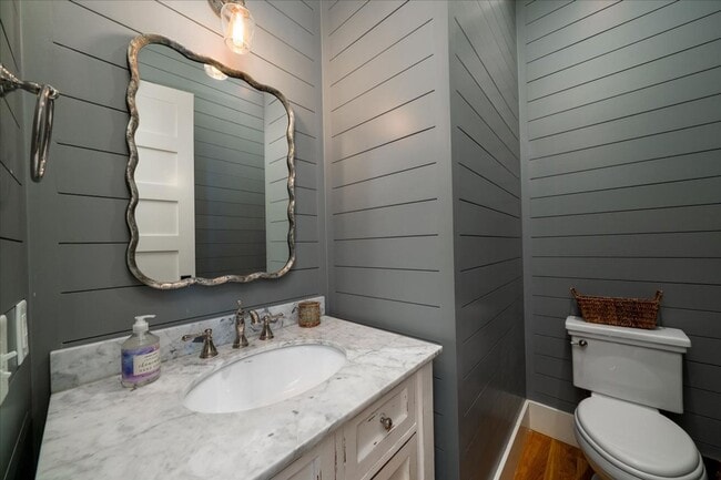 Building Photo - Fully Furnished Home In The Groves