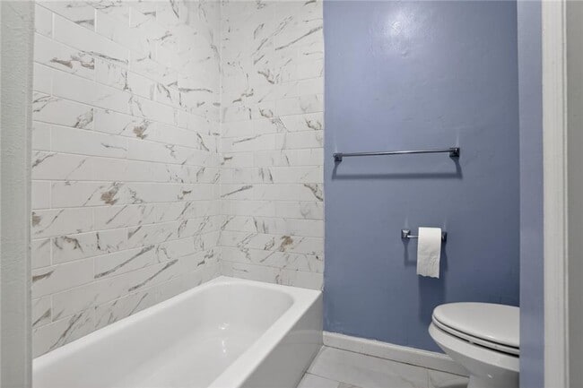 Building Photo - 80 Montre Square NW