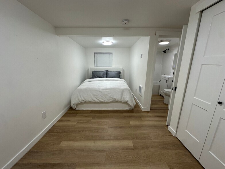 Building Photo - 1747 NE 147th St