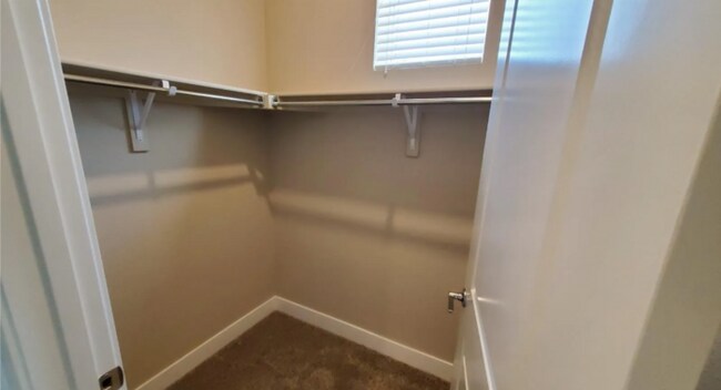 Building Photo - Large 2 Bedroom Condo with Patio!
