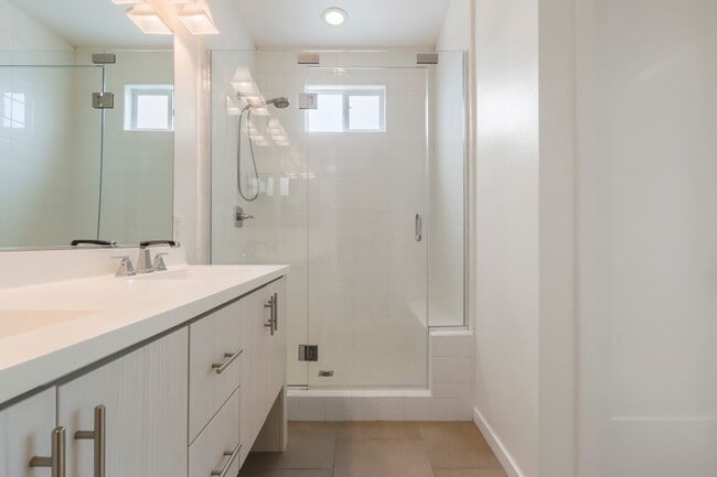 Building Photo - Detached Townhome - Private Roof Deck - With 360 Panoramic Views