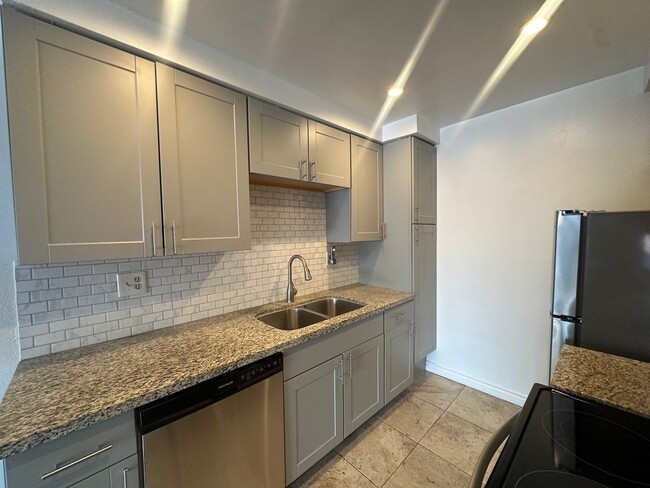 Building Photo - Charming Two-Bedroom Condo in Montebello w...