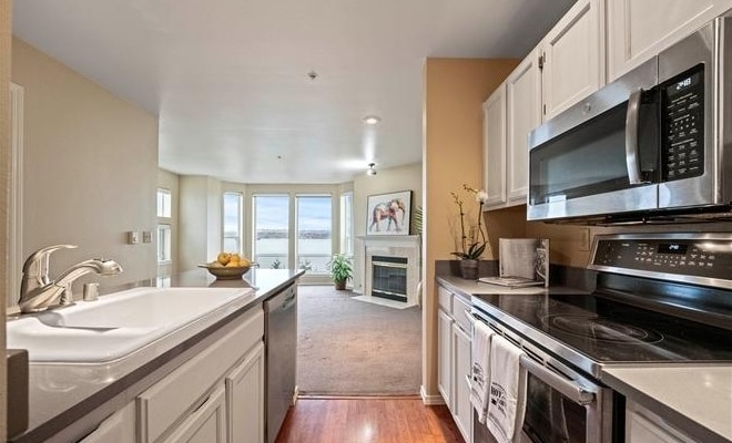 Building Photo - 3028 Western Ave