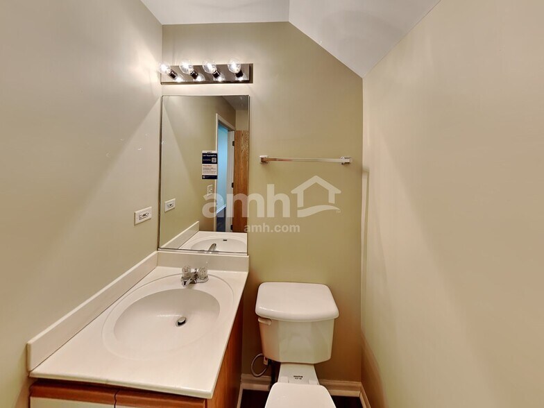 Building Photo - 2440 Frost Dr